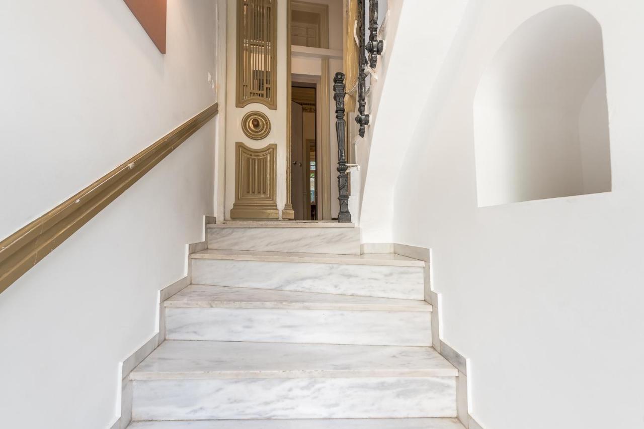 Mavrogenous - The Mansion Apartment