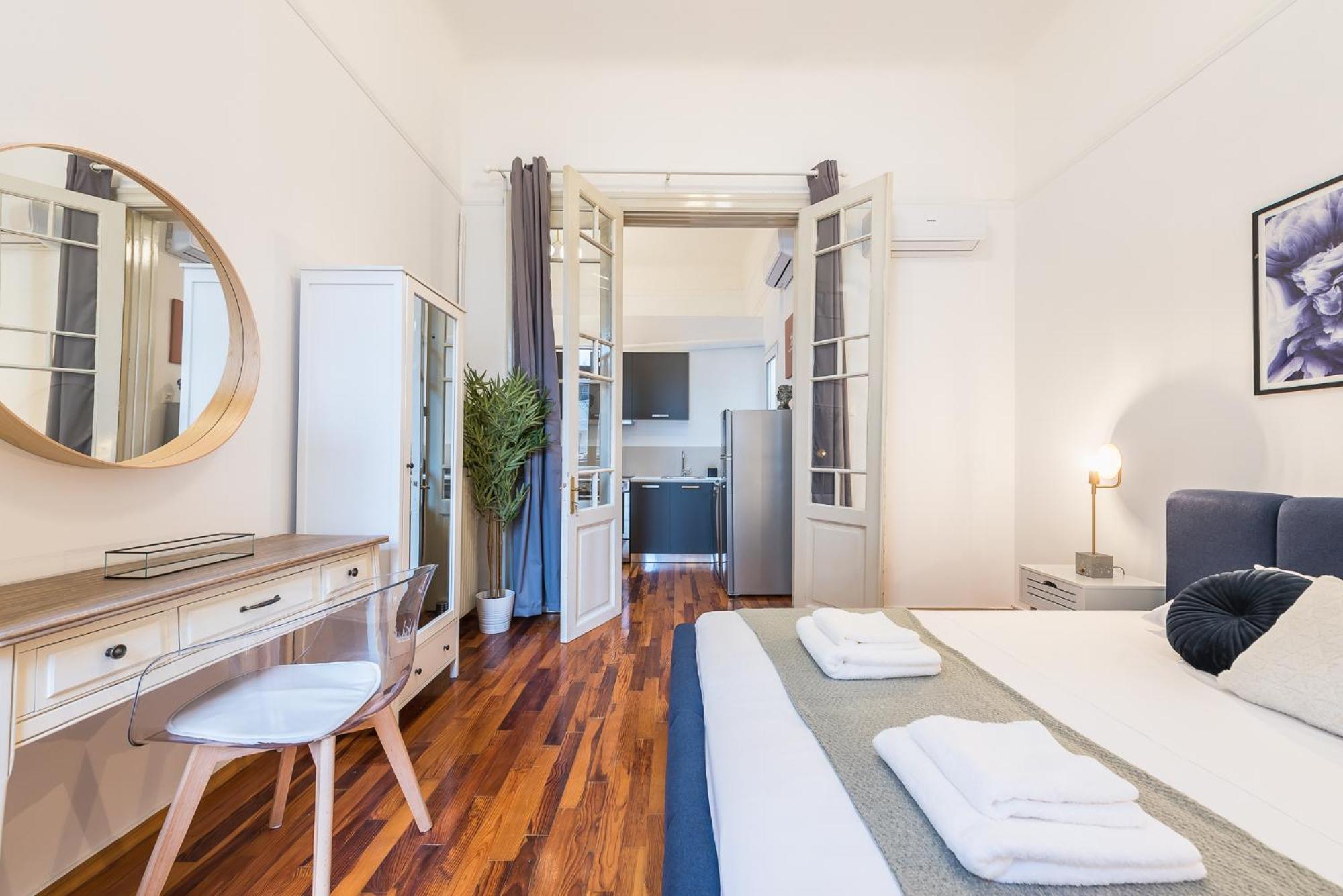 Mavrogenous - The Mansion Apartment *